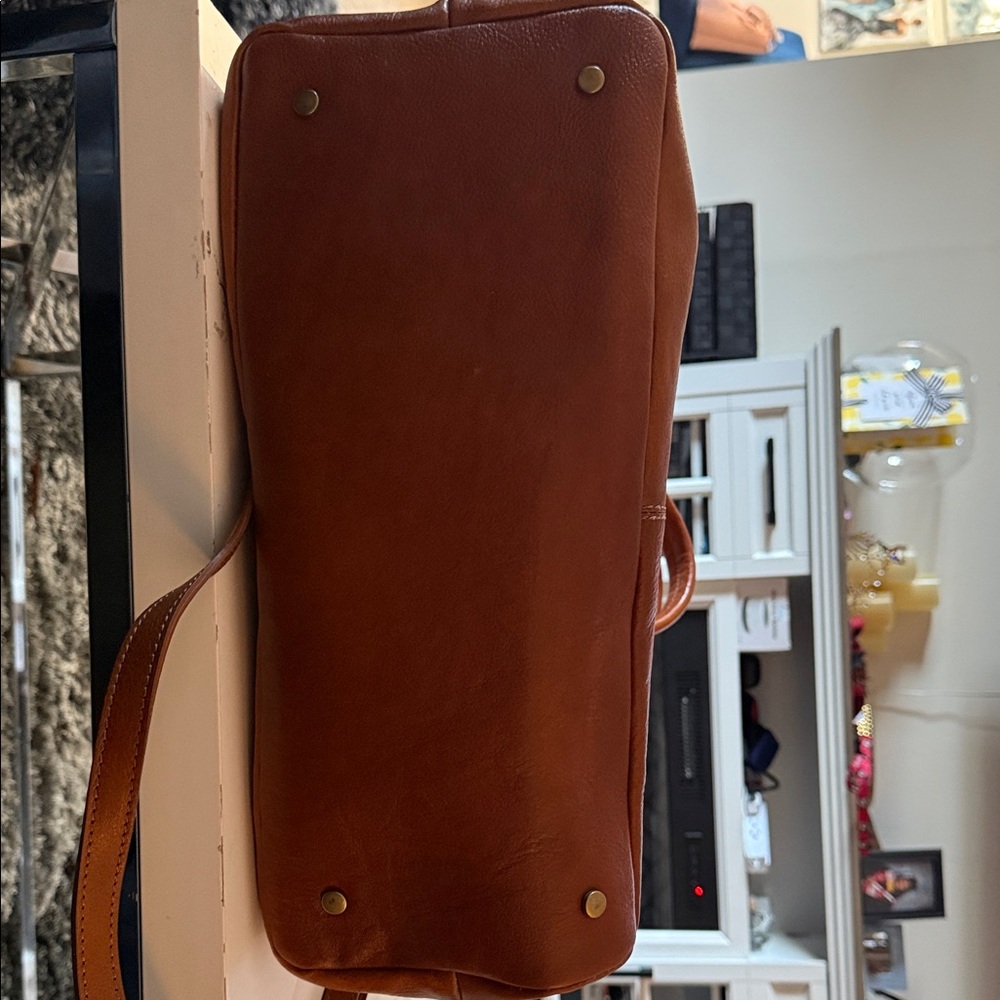 Chic Tan Genuine Italian Leather Shoulder Bag measures 13x18-20x6 inches - Picture 12 of 12